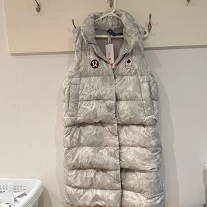 Canada Olympic Lululemon Gray Puffer Vest- Transformable parka.- size 8